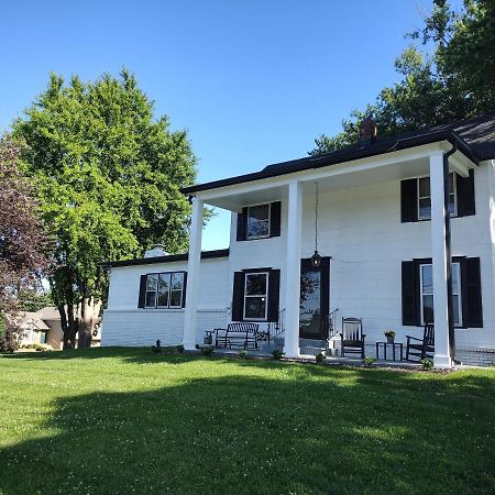 1908 Modern Farmhouse On Large Private Treed Lot Shawnee Esterno foto