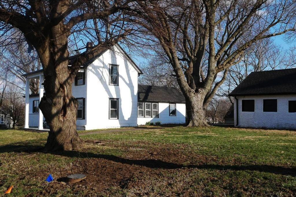 1908 Modern Farmhouse On Large Private Treed Lot Shawnee Esterno foto