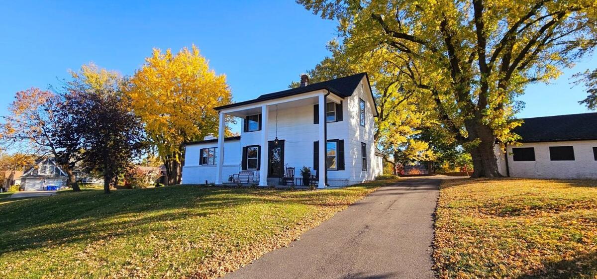 1908 Modern Farmhouse On Large Private Treed Lot Shawnee Esterno foto