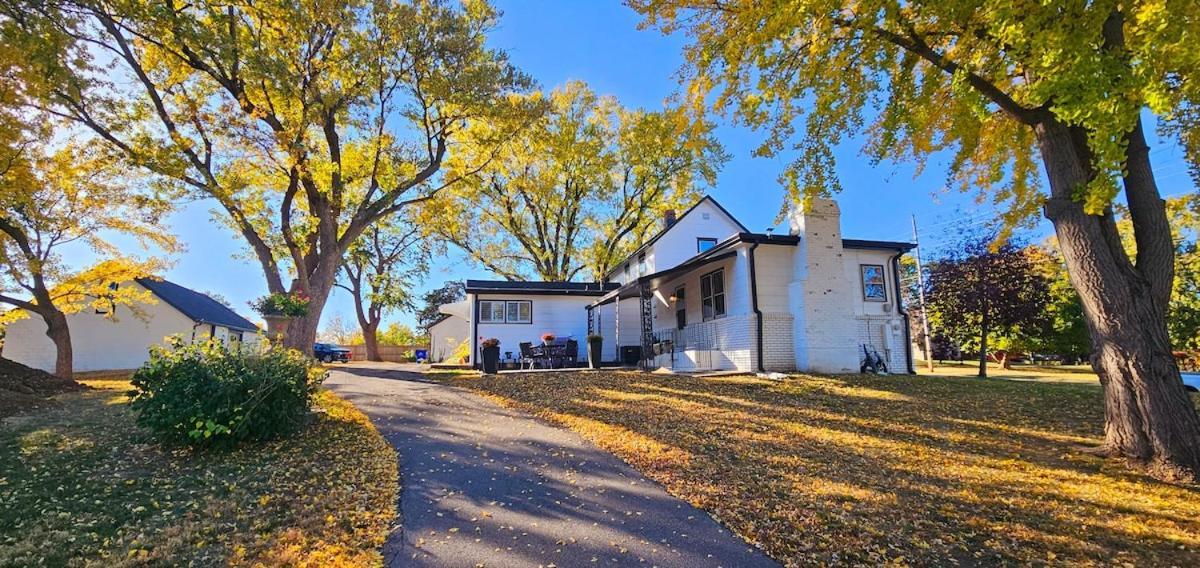 1908 Modern Farmhouse On Large Private Treed Lot Shawnee Esterno foto